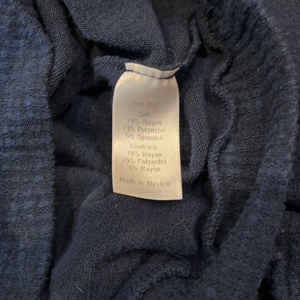 Brandy Melville blue crewneck long sleeve sweater. - Picture 4 of 4